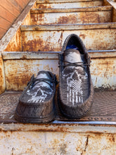 Load image into Gallery viewer, Men's Roam Live Free Shoes - Black Skull