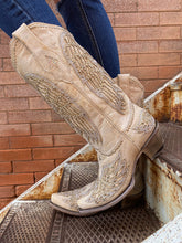 Load image into Gallery viewer, Corral A3571 Cross and Wings Boots White