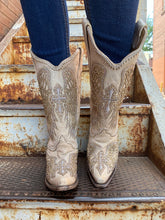 Load image into Gallery viewer, Corral A3571 Cross and Wings Boots White