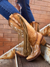 Load image into Gallery viewer, Corral Studs Embroidery and Fringe Boots Saddle Lamb