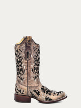 Load image into Gallery viewer, Brown Inlay, Flowered Embroidery &amp; Crystal Studs Square Toe Boots
