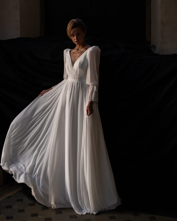 Elizabeth off white chiffon wedding dress