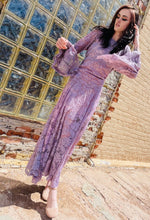 Load image into Gallery viewer, Tailored West Lavender Dusk West Bat Sleeve Lace Top
