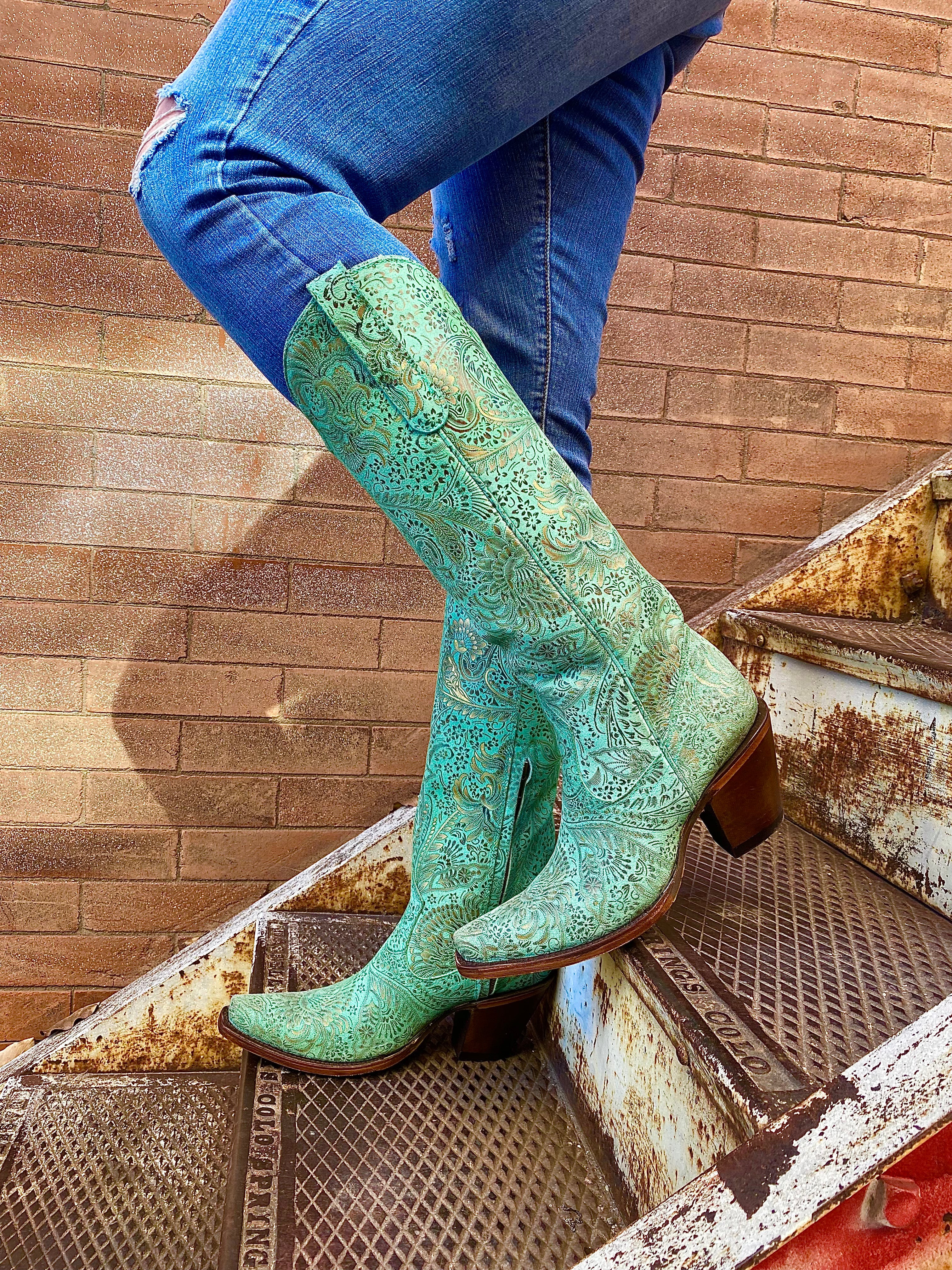 Corral White with Embroidery Snip Toe Boot Z5046 – Tailored