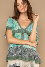 Load image into Gallery viewer, Tailored West Boho Style Top in Mixed Print - Mint
