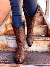 Load image into Gallery viewer, Corral Brown Full Overlay &amp; Stud Boots G1309
