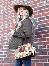Load image into Gallery viewer, Molly Passion Bag - Tan and Burgundy
