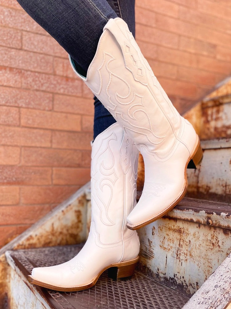 Corral White with Embroidery Snip Toe Boot Z5046