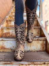 Load image into Gallery viewer, Corral Tan &amp; Black Embroidered Sequin Inlay Boots A3569
